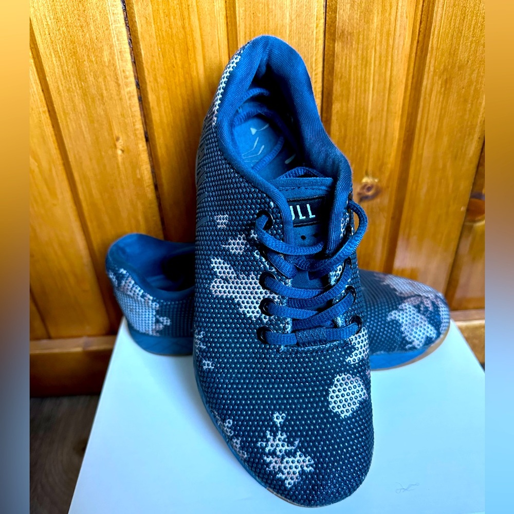 NOBULL Women’s trainers US 7 in Navy/Floral Gum Sole. Gently used